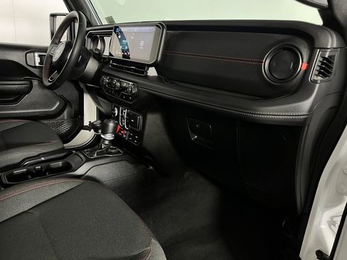 Certified 2025 Jeep Wrangler Unlimited Rubicon image 29