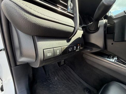 Used 2023 Toyota Camry SE w/ Cold Weather Package AWD/4WD image 21