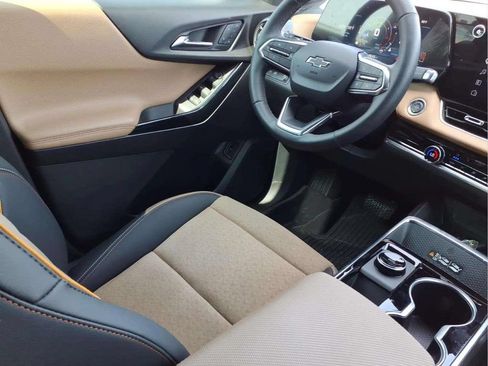 Used 2025 Chevrolet Equinox ACTIV w/ Safety and Technology Package FWD image 20