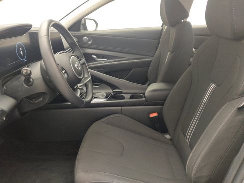 Used 2023 Hyundai Elantra SEL w/ Convenience Package FWD image 17