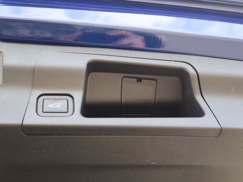 Used 2023 GMC Acadia AT4 w/ Preferred Package image 24