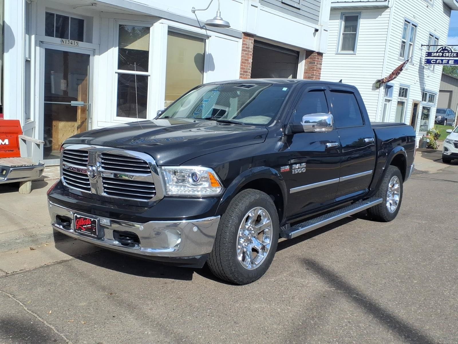 Used 2017 RAM 1500 Laramie w/ Convenience Group AWD/4WD image 2
