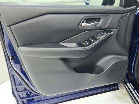 Certified 2025 Nissan Rogue SV image 18