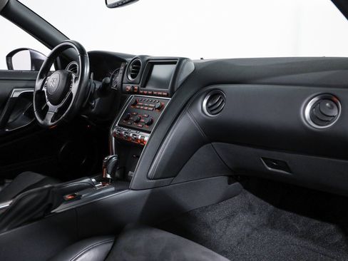 Used 2009 Nissan GT-R Premium image 29