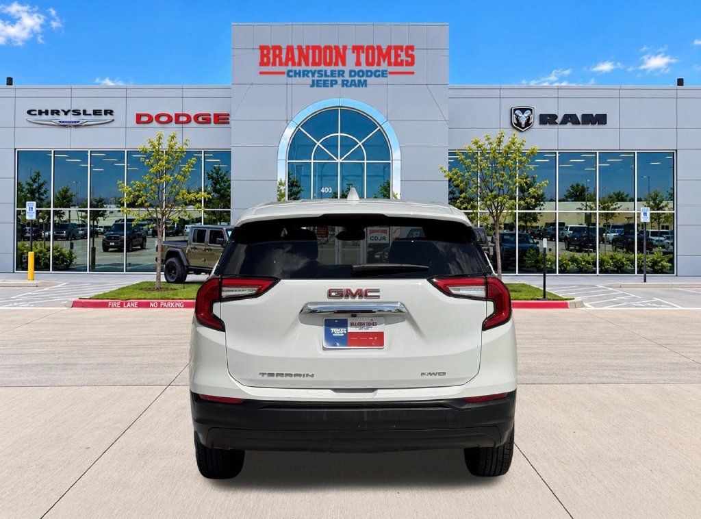 Used 2024 GMC Terrain SLE AWD/4WD image 5