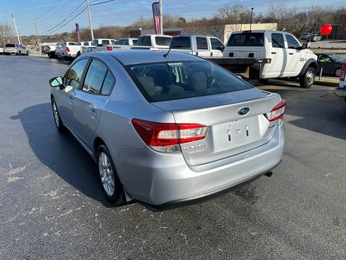 Used 2019 Subaru Impreza 2.0i image 2