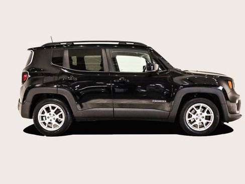 Used 2019 Jeep Renegade Latitude w/ Cold Weather Group image 4
