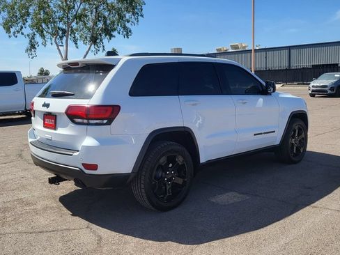 Used 2019 Jeep Grand Cherokee Laredo AWD/4WD image 10
