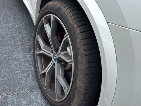 Used 2022 BMW X5 xDrive45e w/ M Sport Package image 9