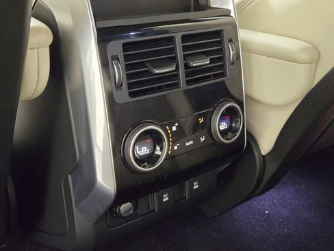 Used 2019 Land Rover Range Rover Sport HSE image 18