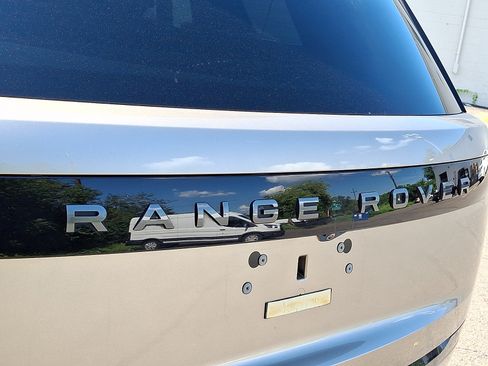 Used 2025 Land Rover Range Rover Long Wheelbase SE AWD/4WD image 30