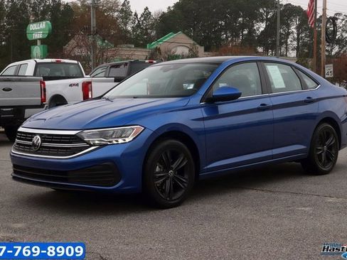 Used 2022 Volkswagen Jetta SE image 3