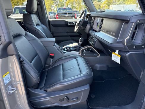 New 2025 Ford Bronco Badlands image 13