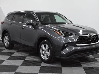 Used 2022 Toyota Highlander LE