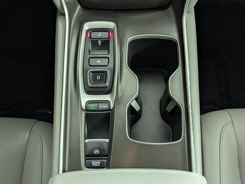 Used 2020 Honda Accord Touring image 17
