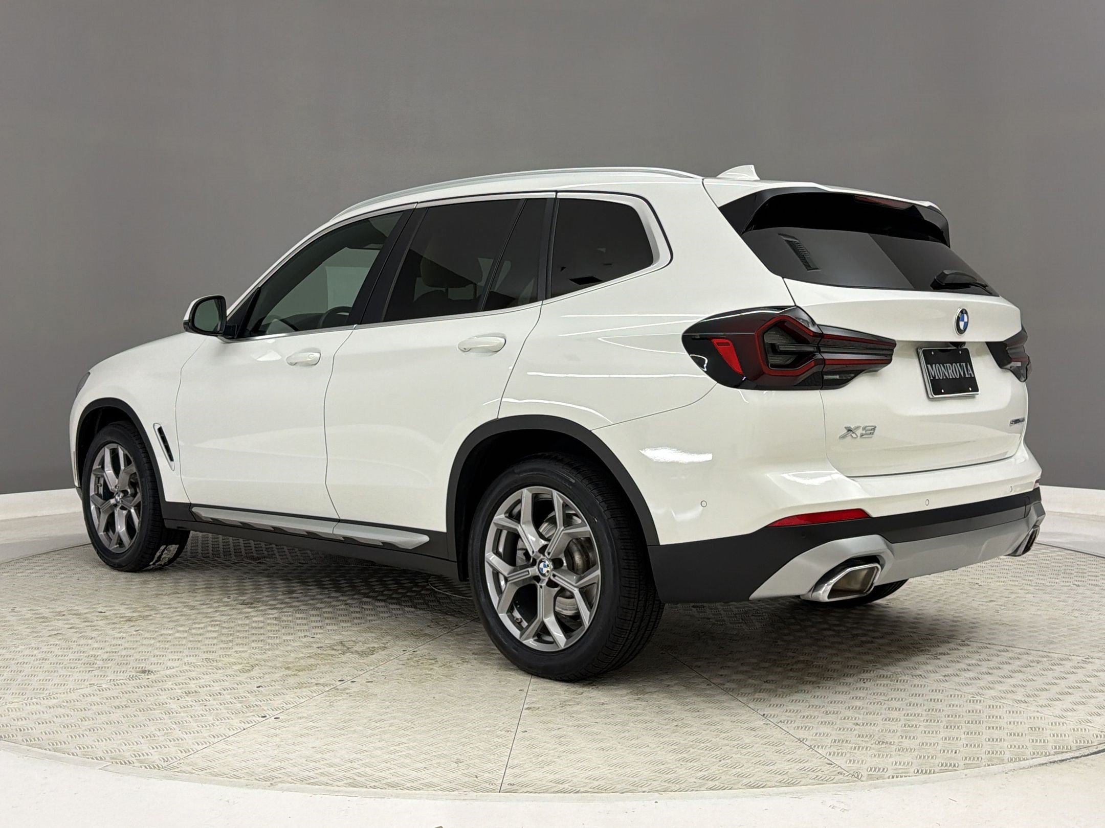Used 2023 BMW X3 sDrive30i w/ Premium Package RWD image 3
