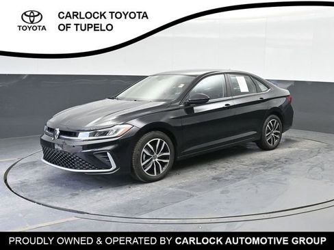 Used 2025 Volkswagen Jetta SE w/ Sunroof Package image 1