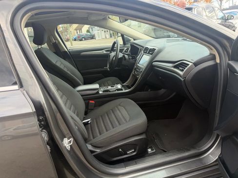 Used 2019 Ford Fusion SE image 30
