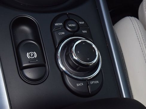 Used 2024 MINI Cooper Clubman S w/ Signature Upholstery Package image 31