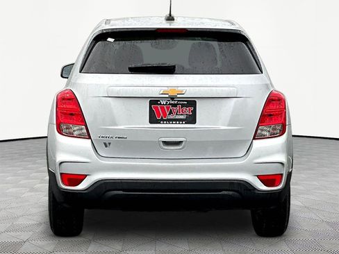 Used 2021 Chevrolet Trax LS w/ Tint and Cruise Package AWD/4WD image 5