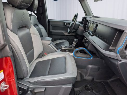 Used 2023 Ford Bronco Black Diamond image 9