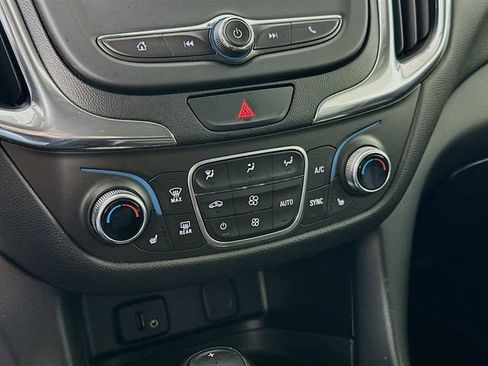 Used 2018 Chevrolet Equinox LT image 16