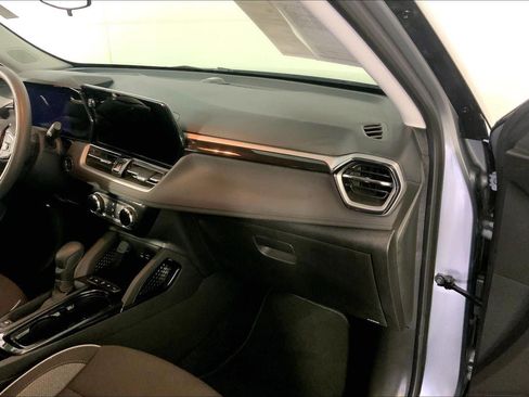 Used 2025 Chevrolet TrailBlazer LT AWD/4WD image 16
