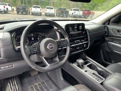 Used 2023 Nissan Pathfinder SL w/ Lighting Package (N92) image 22