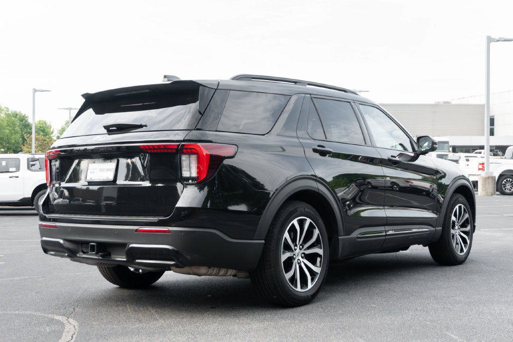 Used 2025 Ford Explorer ST-Line RWD image 9