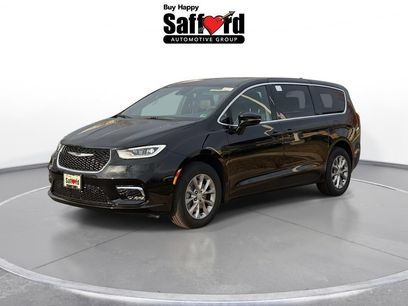 New 2026 Chrysler Pacifica Limited w/ Uconnect Theater Family Group