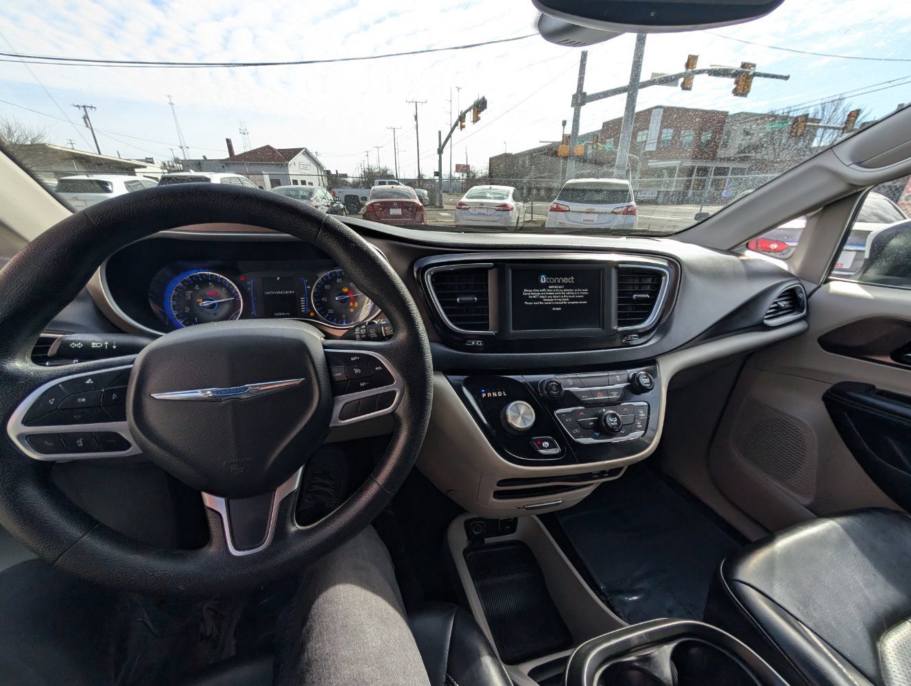 Used 2020 Chrysler Voyager Lxi FWD image 22