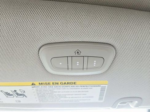 Used 2022 Chrysler Pacifica Limited AWD/4WD image 32