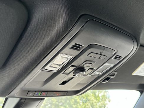 Used 2022 GMC Yukon XL Denali AWD/4WD image 27