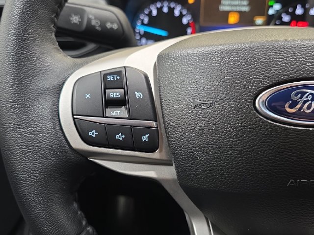 Used 2023 Ford Explorer XLT AWD/4WD image 16