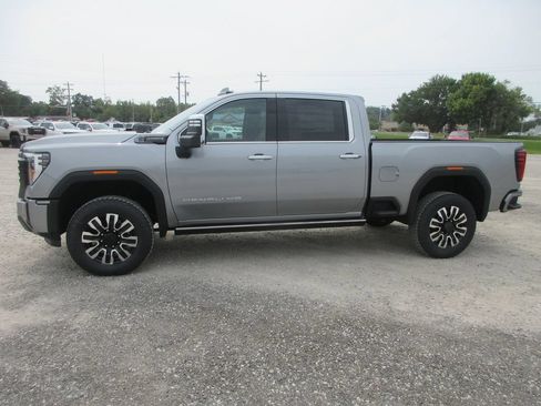 New 2026 GMC Sierra 3500 Denali Ultimate AWD/4WD image 10