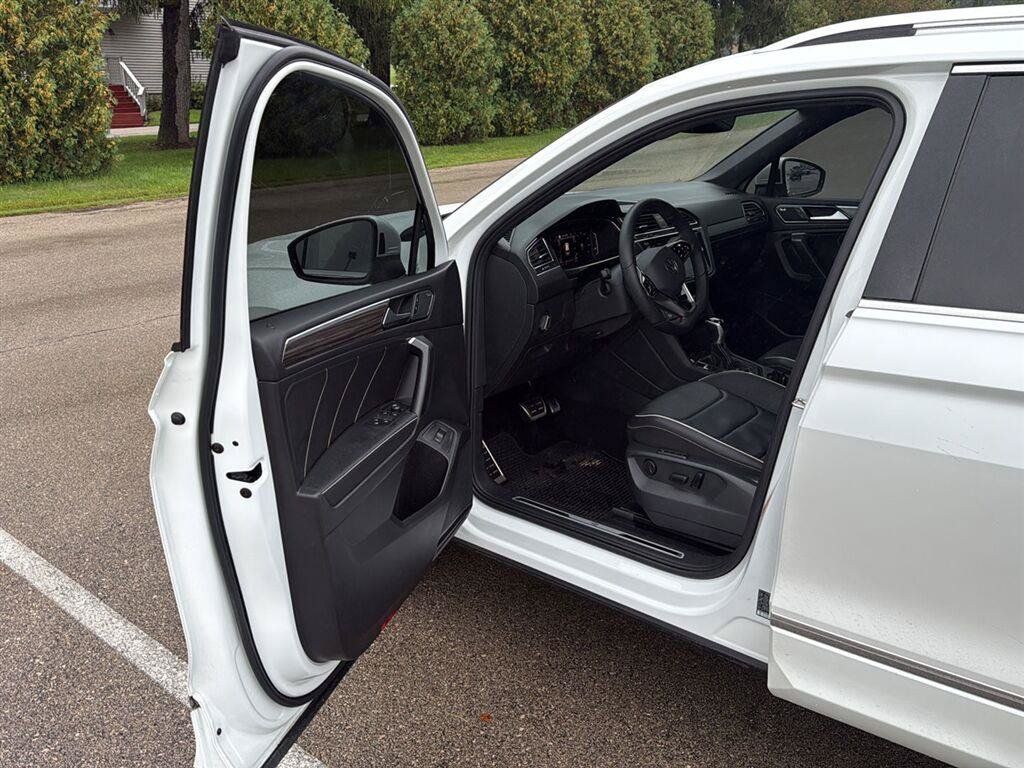 Used 2022 Volkswagen Tiguan SEL R-Line AWD/4WD image 3