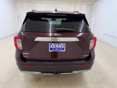 Used 2022 Ford Explorer XLT w/ Equipment Group 202A AWD/4WD image 4