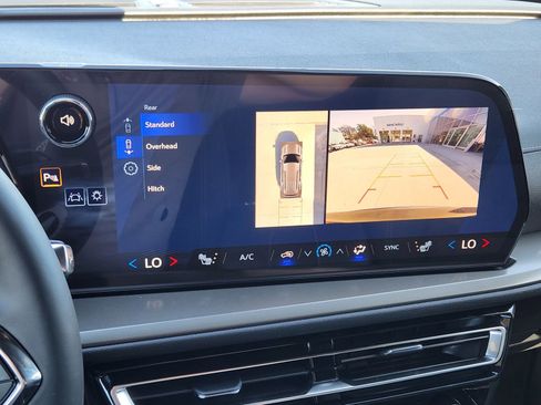 New 2026 Chevrolet Traverse LT image 16