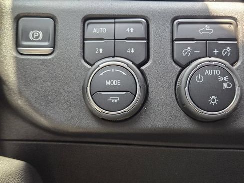 Used 2025 Chevrolet Silverado 1500 LT AWD/4WD image 22