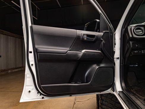 Used 2023 Toyota Tacoma TRD Sport image 31