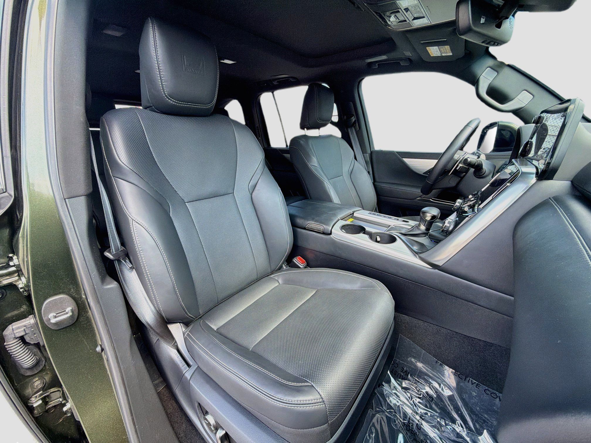 Used 2023 Lexus LX 600 F Sport w/ Accessory Package (Z1) AWD/4WD image 16
