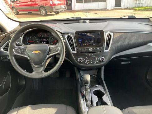 Used 2024 Chevrolet Malibu LT FWD image 4
