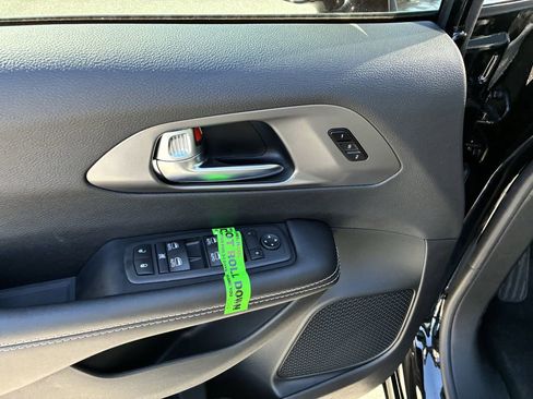 New 2026 Chrysler Pacifica Select image 19