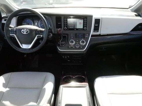 Used 2020 Toyota Sienna Limited Premium AWD/4WD image 10