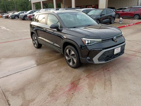 Used 2025 Volkswagen Taos SE AWD/4WD image 6