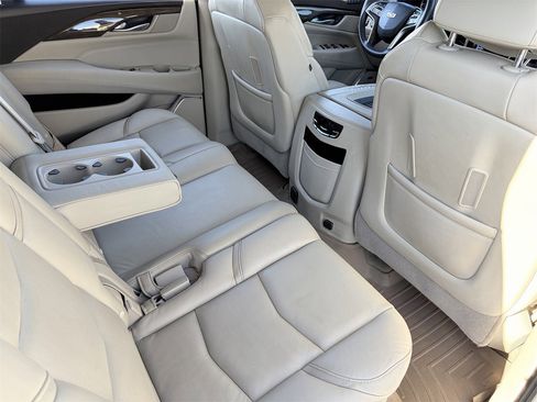 Used 2018 Cadillac Escalade ESV Luxury image 14