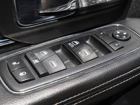 Used 2016 RAM 1500 Laramie AWD/4WD image 25