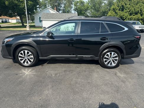 Used 2023 Subaru Outback Premium image 6