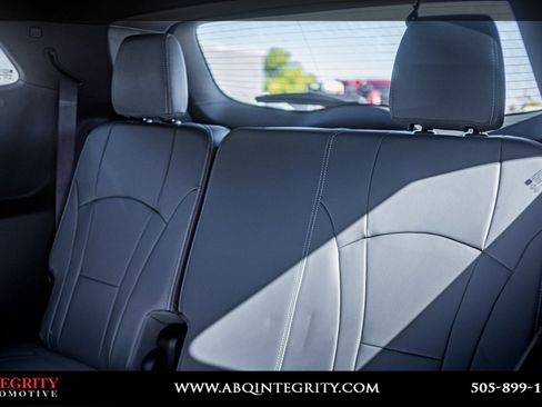 Used 2023 Buick Enclave Essence image 37