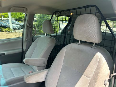 Used 2017 Toyota Sienna L FWD image 12